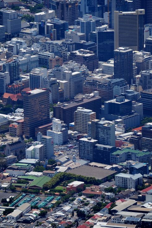 Cape Town depuis Table Mountain 
Altitude : 1100 mètres
