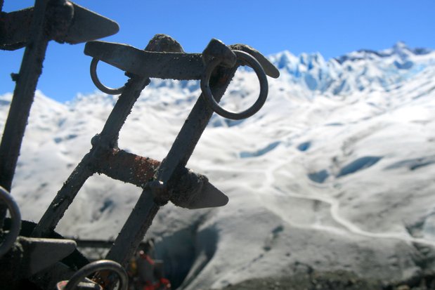 Pose des crampons au glacier Perito Moreno