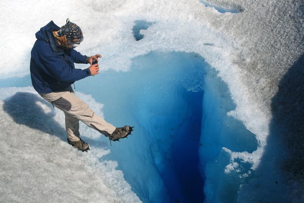 Les crevasses d'eau du glacier Perito Moreno...