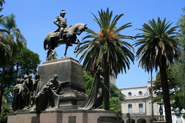 La statue du général San Martín à Salta