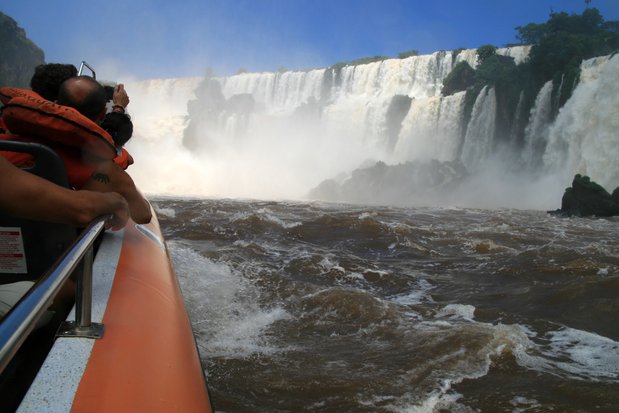 En avant vers les chutes d'Iguazu