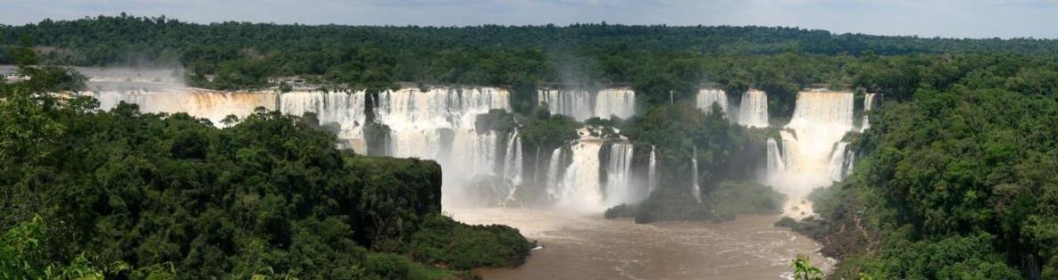 Panoramique sur les chutes d'Iguazu