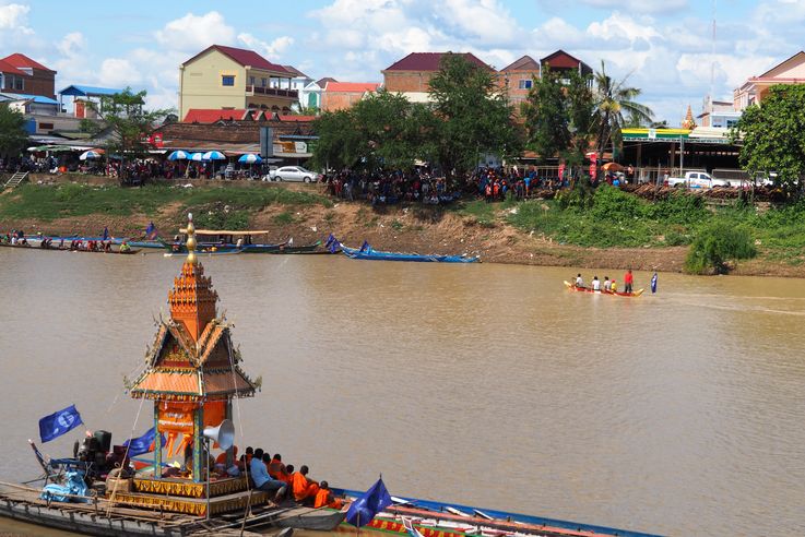 Course de bateau à Kampong Cham