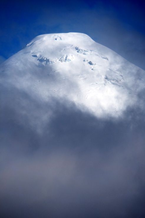 Le volcan Osorno aux saltos del rio Petrohue