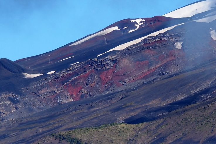 Le volcan Osorno aux saltos del rio Petrohue