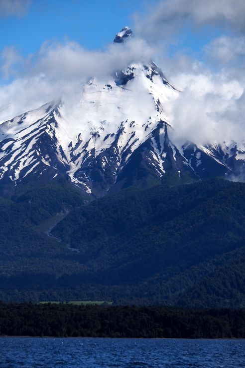 Le volcan Puntiagudo et le lac Todos los Santos