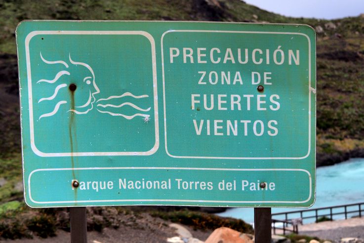 Precaucion zona de fuertes vientos - Torres del Paine