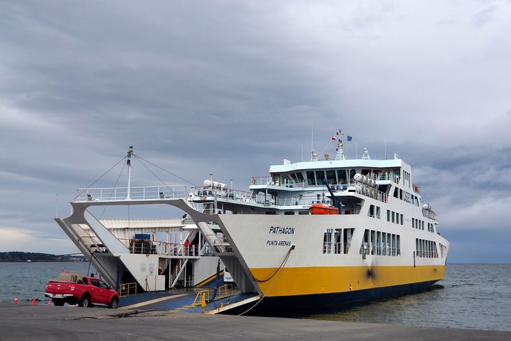 Ferry Tres Puentes - Punta Arenas-