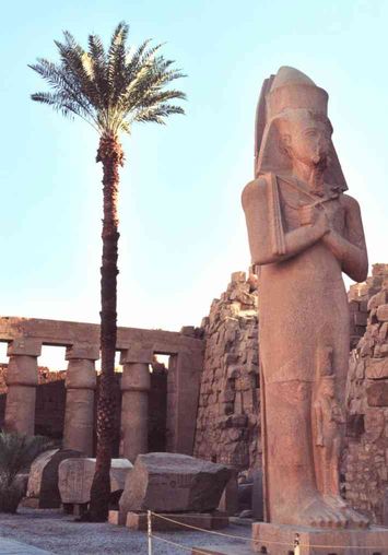 Reine dans temple de Karnak