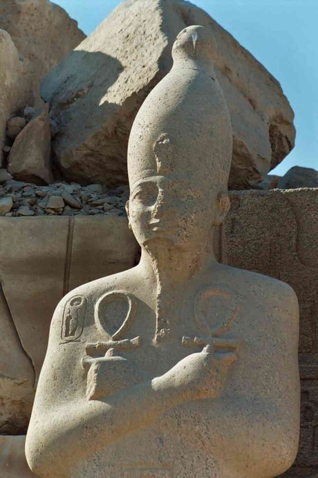 Pharaon au temple de Karnak