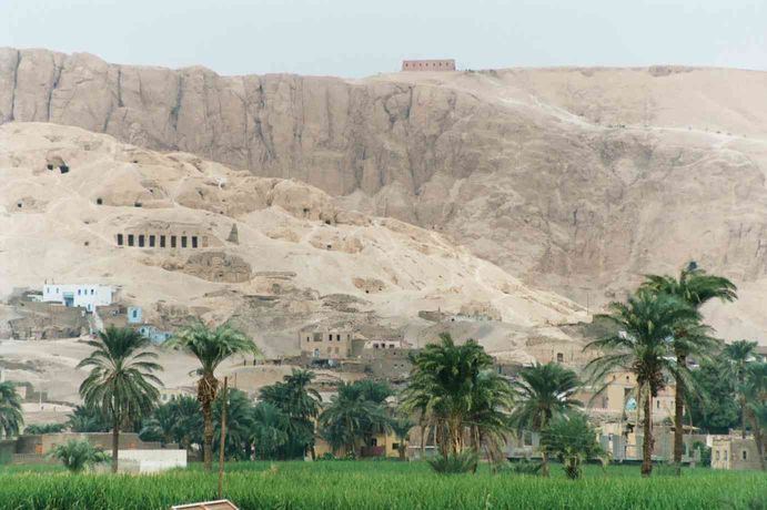 Paysage depuis les colosses de Memnon