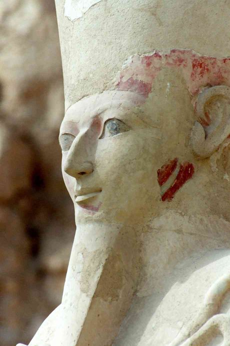 Les joues rouges d'Osiris au temple d'Hatchepsout