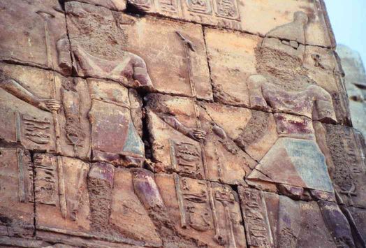 Couleur des bas-reliefs du temple de Karnak