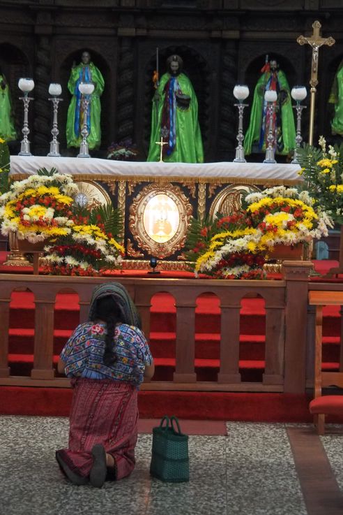 Dans l'église Santiago Apostol à Santiago Atitlán
Altitude : 1612 mètres