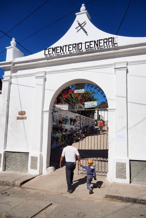 Le cimetière général de Chichicastenango
Altitude : 2074 mètres
