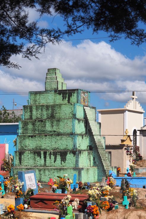 Le cimetière de Chichicastenango
Altitude : 2072 mètres