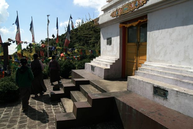 Stupa près du monastère de Chitre