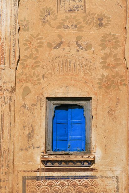 Fenêtre bleue et les havelis de Mandawa