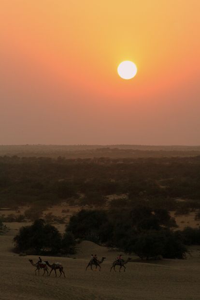 Coucher de soleil sur le désert de Khoohdi