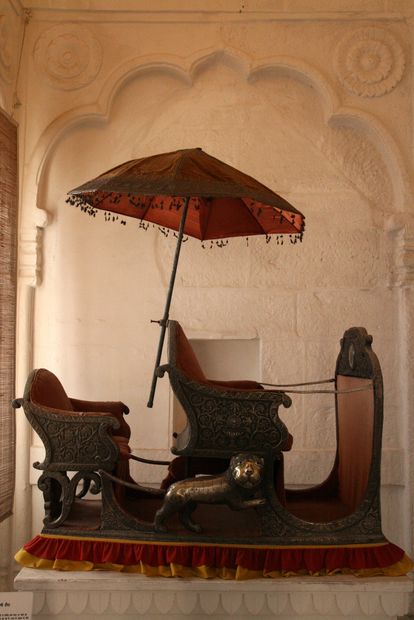Chaise à porteurs dans la forteresse de Mehrangarh