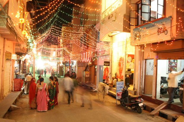 inde-20121111-5175-udaipur-decorations-rues-diwali.jpg