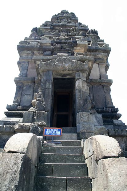 Sur le site de Prambanan à Java