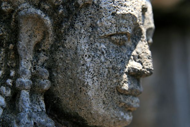 Statue au Prambanan. Java.