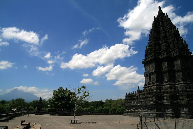 Volcan Merapi au Prambanan. Java.