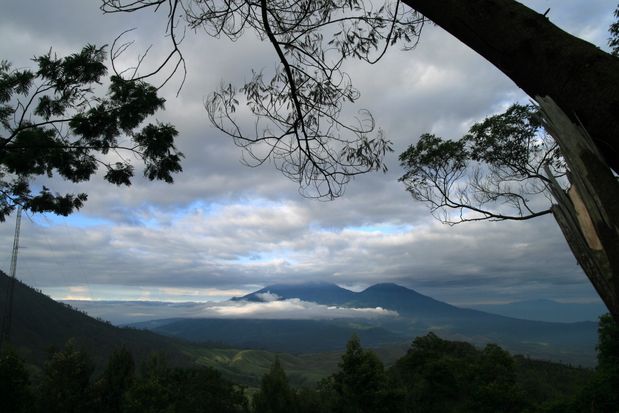 Volcan Gunung Raung. Kawah Ijen. Java.