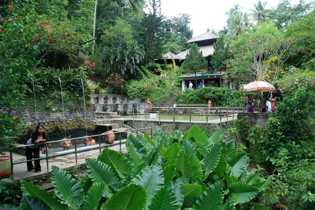 Source de Banjar à Bali