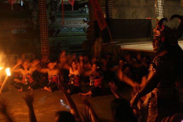 Danse balinaise Kecak à Ubud (Bali)