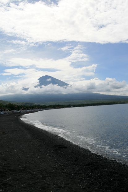 Plage d'Amed au pied du volcan Agung à Bali