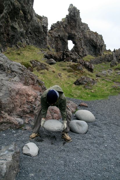 Soulever les pierres-étalon de Djúpalónssandur