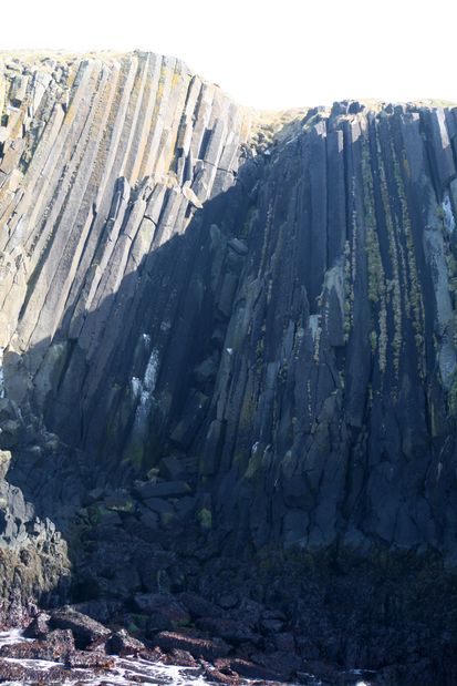 Orgues basaltiques sur une île près de Stykkishólmur.