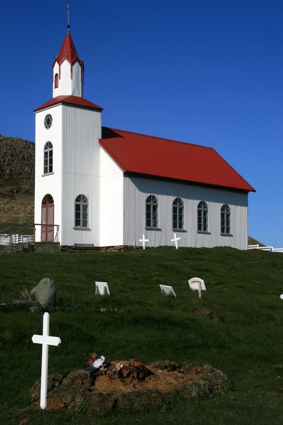 Eglise et cimetière d'Helgafell.