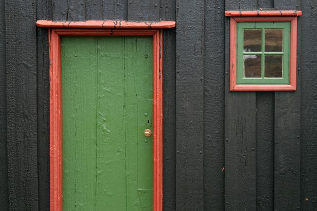 Entrée de l'église de tourbe de Viðimyrarkirkja