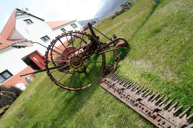 Ancienne machine agricole à Hólar