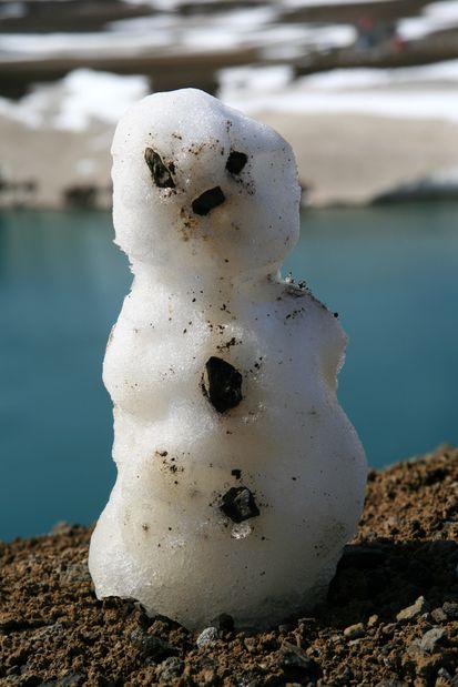 Petit bonhomme de neige sur le cratère Viti