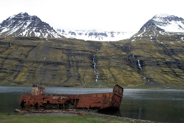 Epave dans le fjord de Mjóifjörður