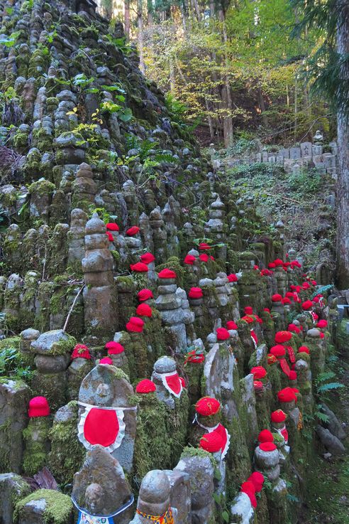 Cimetiere d'Okunoin
Altitude : 851 mètres