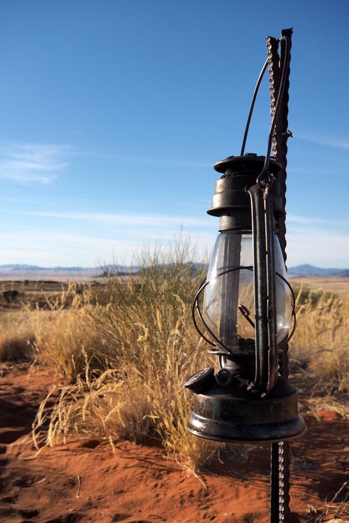 Lampe à pétrole dans le désert du Namib