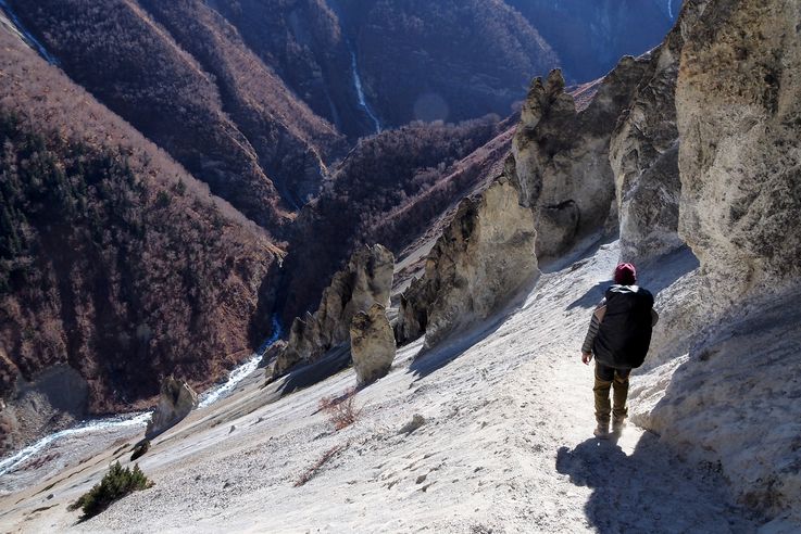 Chemin menant au camp de base du lac Tilicho
Altitude : 4192 mètres