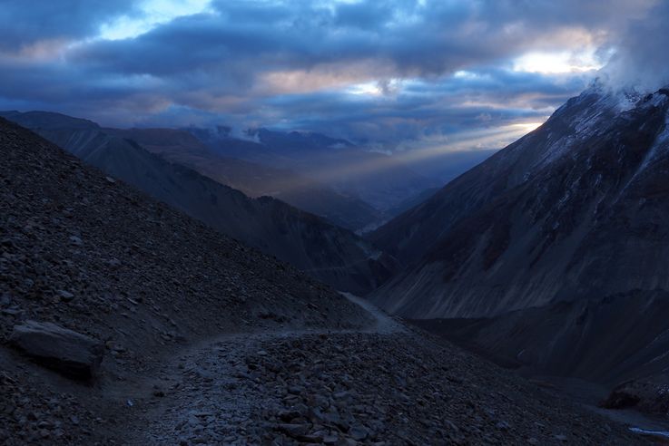 Chemin menant au lac Tilicho. Trek Tour des Annapurnas
Altitude : 4647 mètres
