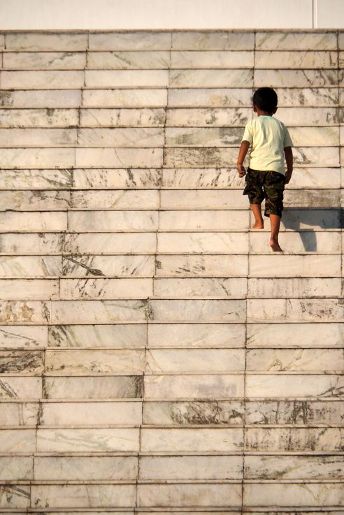 Gravir les marches de la Pagode de la Paix (Lumbini)...
Altitude : 60 mètres