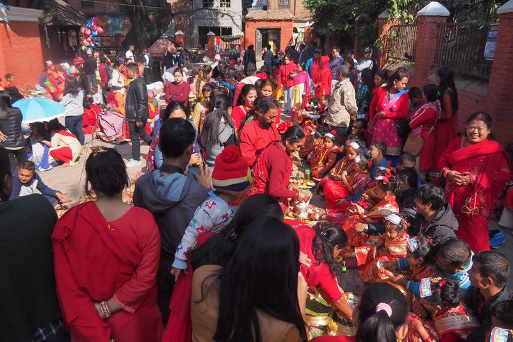 nepal-20171123-6099-lalitpur-patan-kumbeshwar-ceremonie-newars-bel-bibaha-ihi-ihee-mariage-limonia-acidissima.jpg