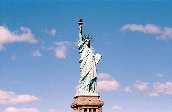 new-york-city-liberty-island-statue-de-la-liberte-1.jpg
