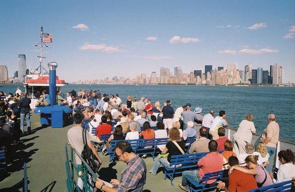En bateau vers Liberty Island. New York.