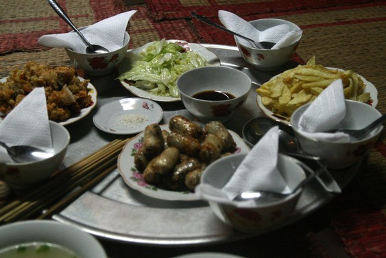 Diner dans le village de Ban Kho Muong