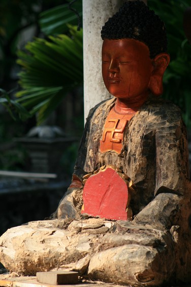 Bouddha dans la pagode Bich Dong à Tam Coc