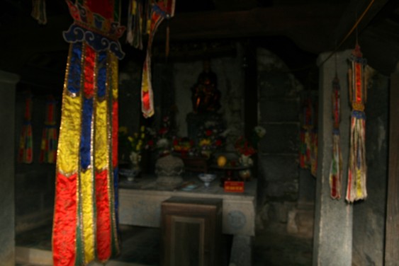 Dans la pagode Bich Dong à Tam Coc